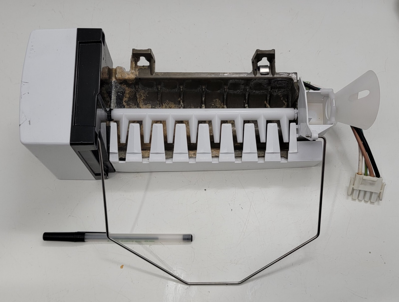Genuine Refrigerator Whirlpool Ice Maker Part#W10121733