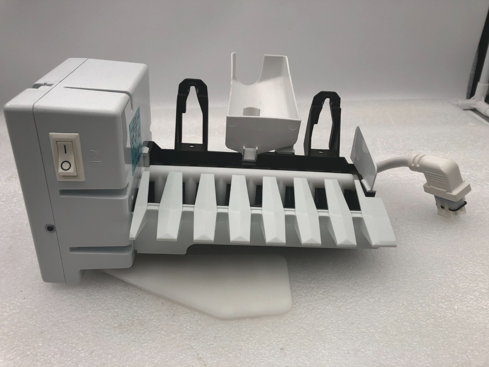 Genuine Kenmore Refrigerator Ice Maker Part#WRX10044 200D1181G013
