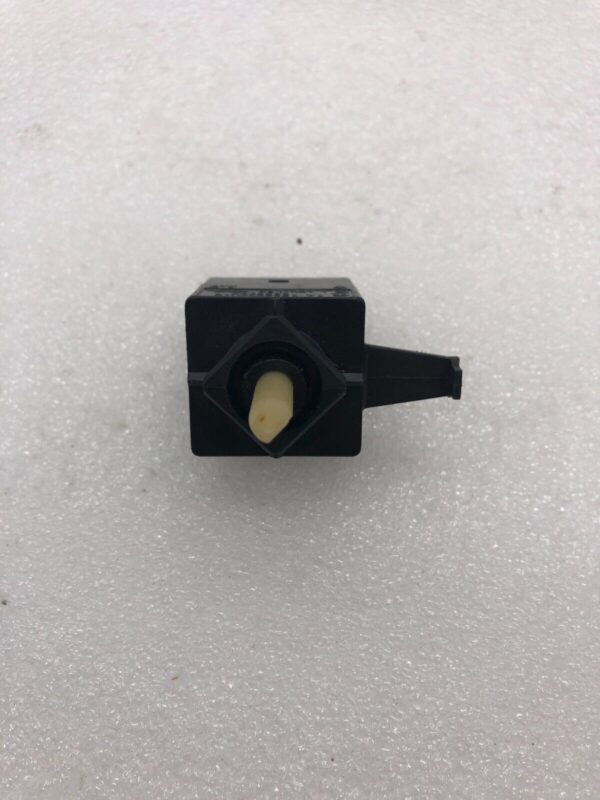 Genuine Whirlpool Washer Temperature Switch part#3399639 - Image 3